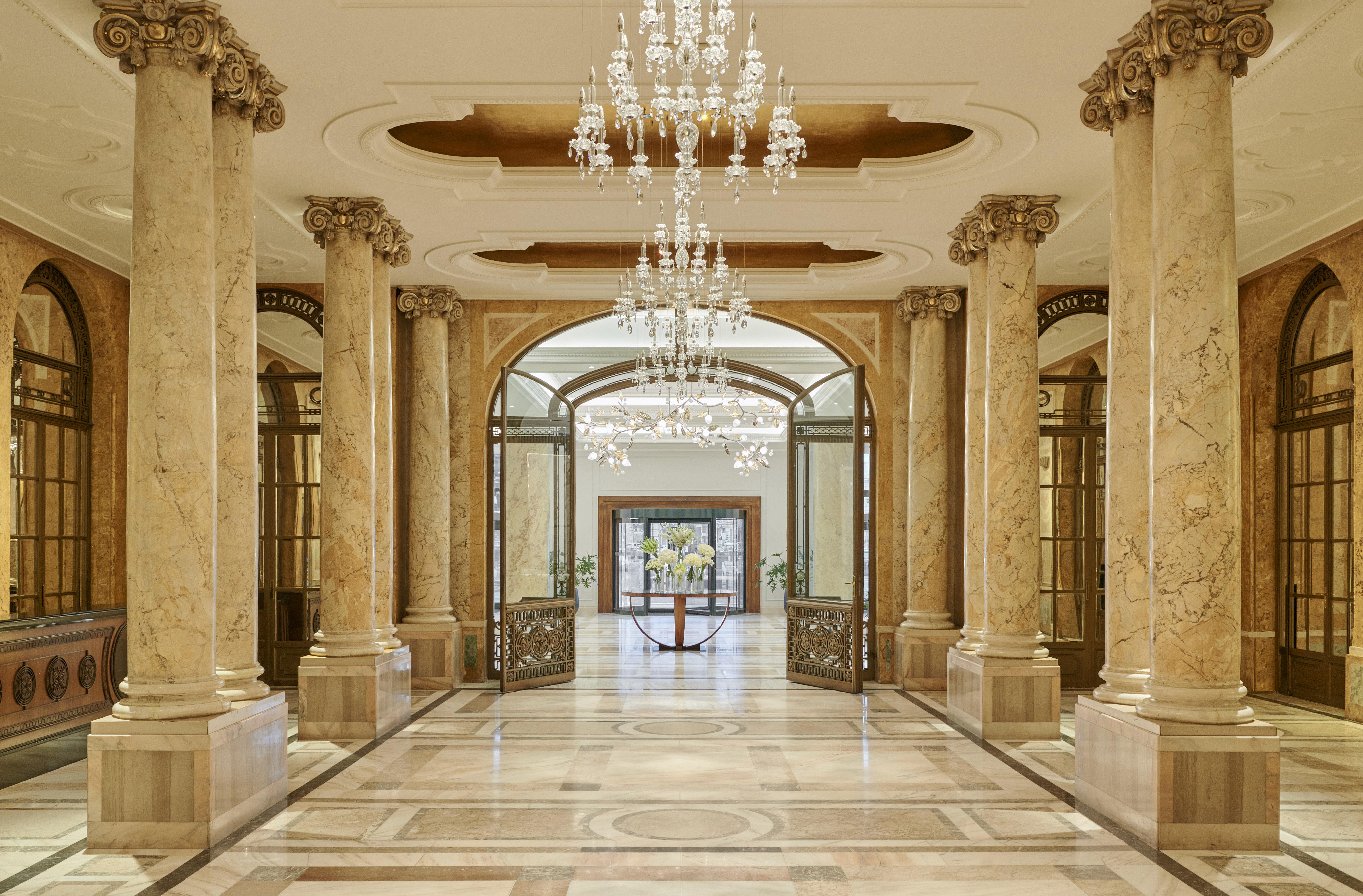Intercontinental Athenee Palace Bucharest, An Ihg Hotel Экстерьер фото The hotel's lobby